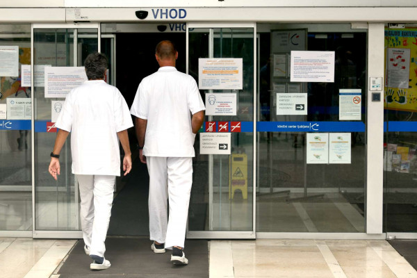 Dr. Janez Dolinar: »Vlada ne poskuša ničesar rešiti«